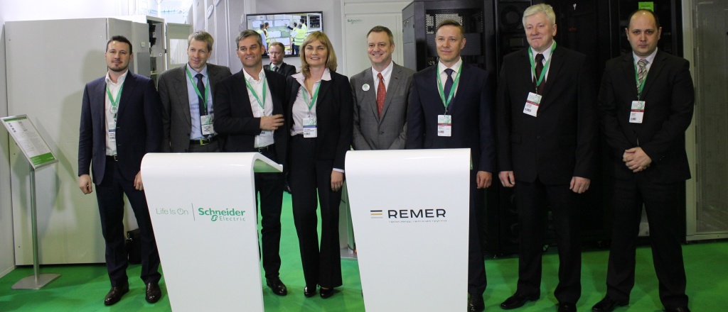 Серверные шкафы Schneider Electric